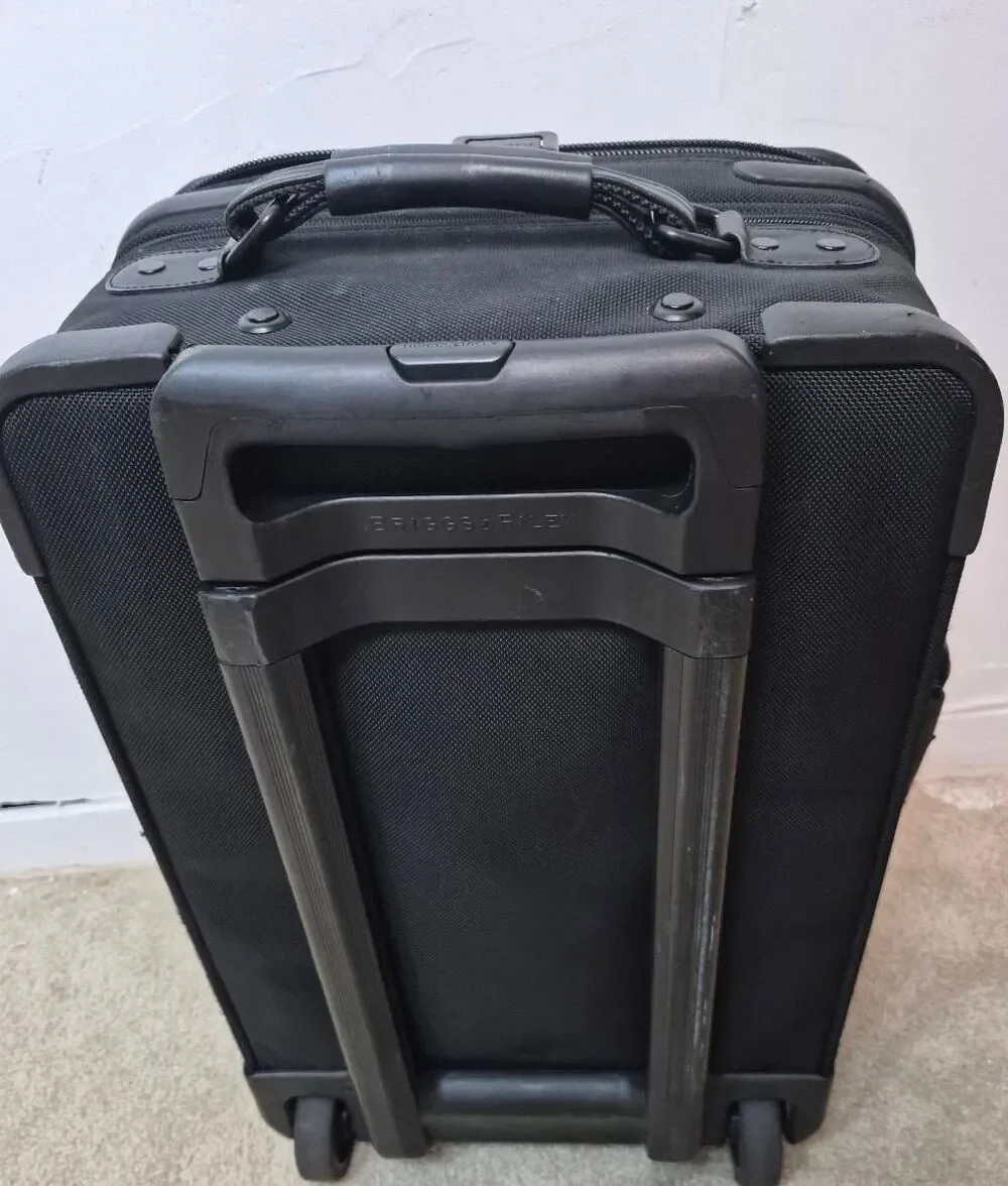 Briggs &Riley Baseline carry-on